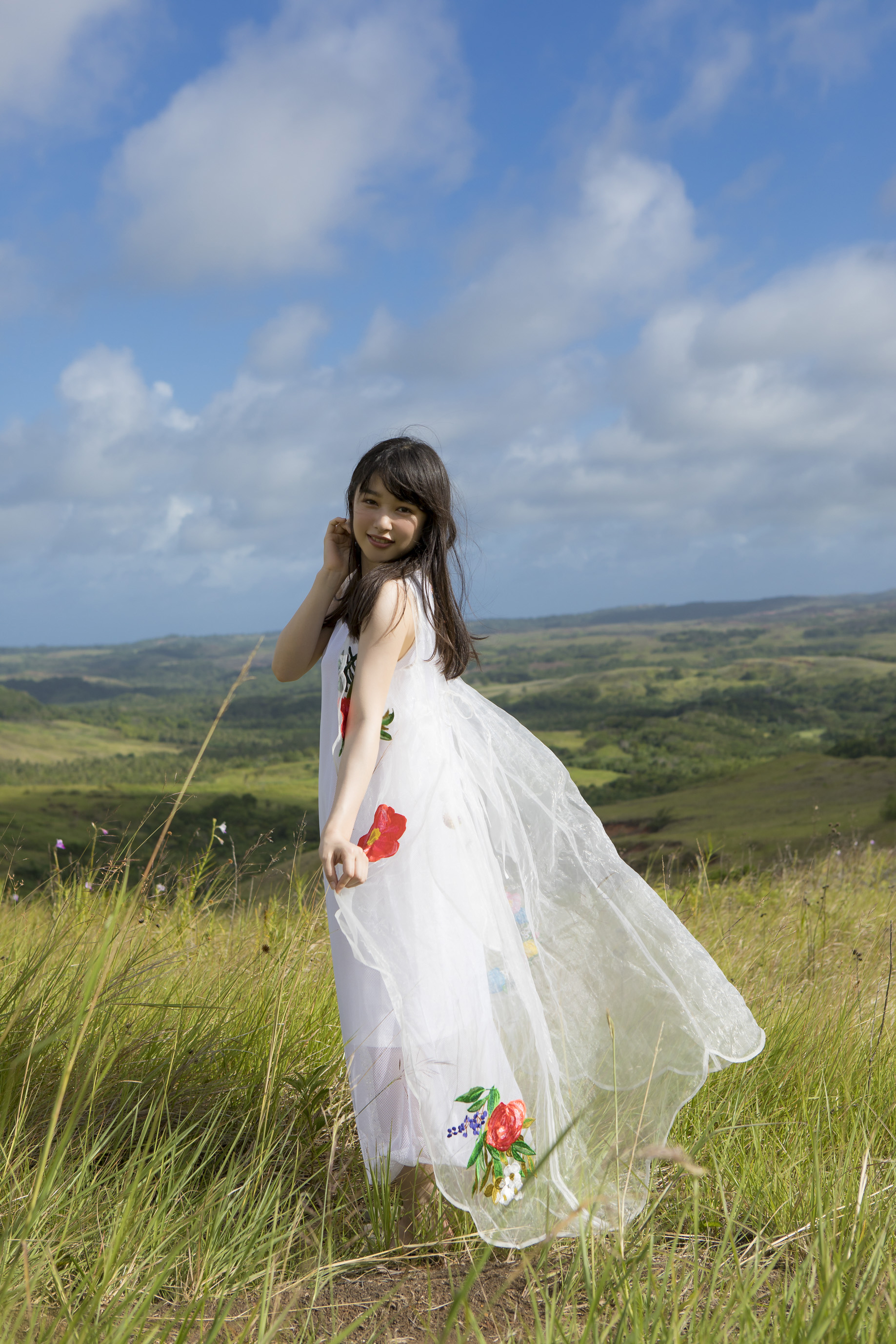 桜井日奈子が10/13(金)に写真集を発売!!